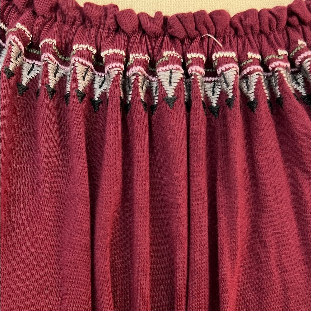 Women’s XL Hannah Burgundy Blouse with Embroidered Detail Bell Sleeve Curved Hem - Picture 2 of 9